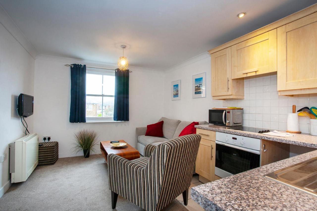 The Spires - Cosy Apartment Just Outside Of City Centre كانتربيري المظهر الخارجي الصورة